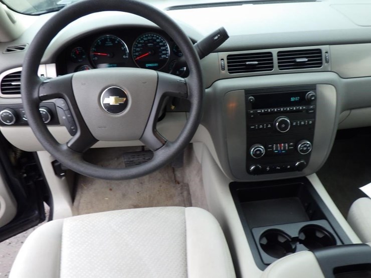 2008-chevrolet-tahoe-image-9