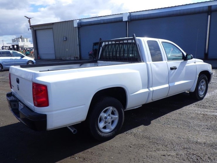 2005-dodge-dakota-image-3