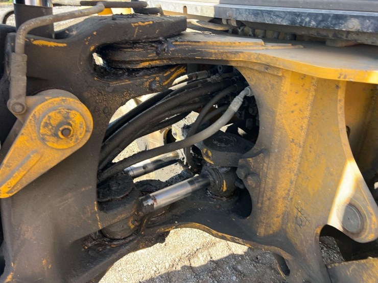deere-410l-image-26