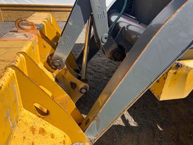 deere-410l-image-10