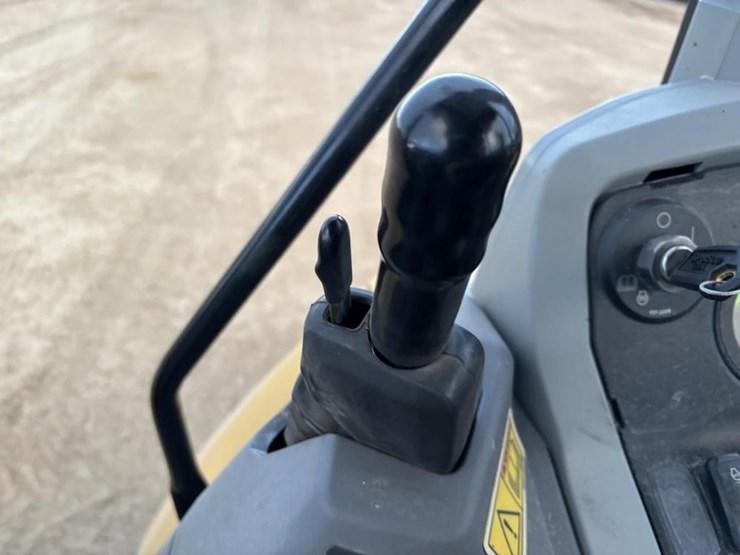 caterpillar-420f2-image-45