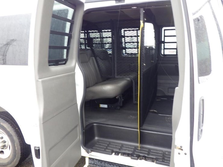 2013-chevrolet-3500-image-7