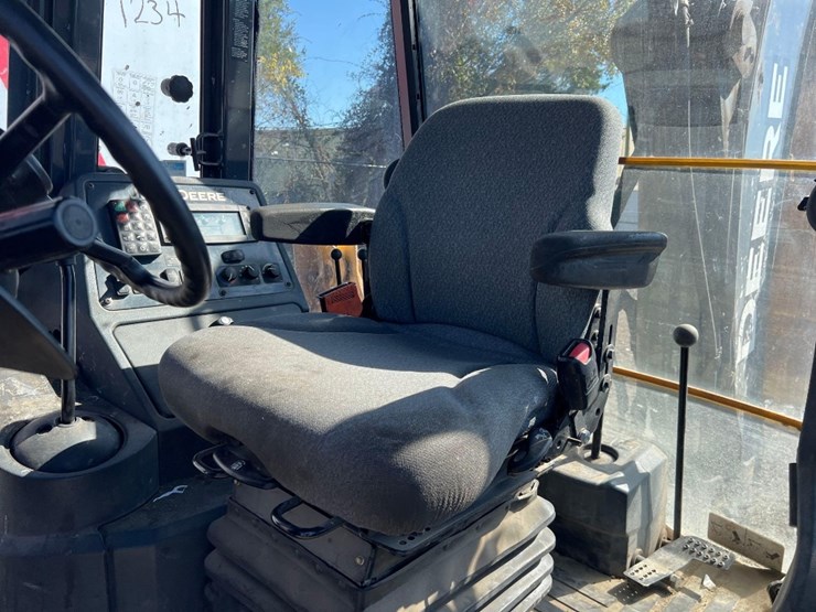 deere-410l-image-36