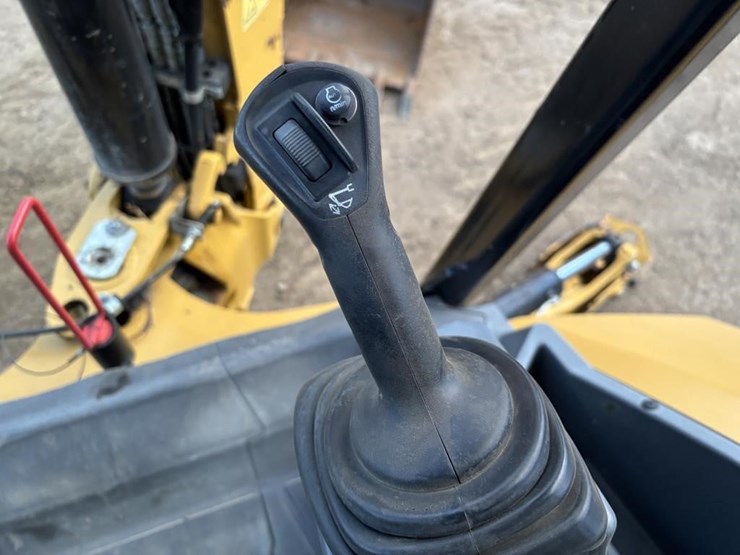 caterpillar-420f2-image-50
