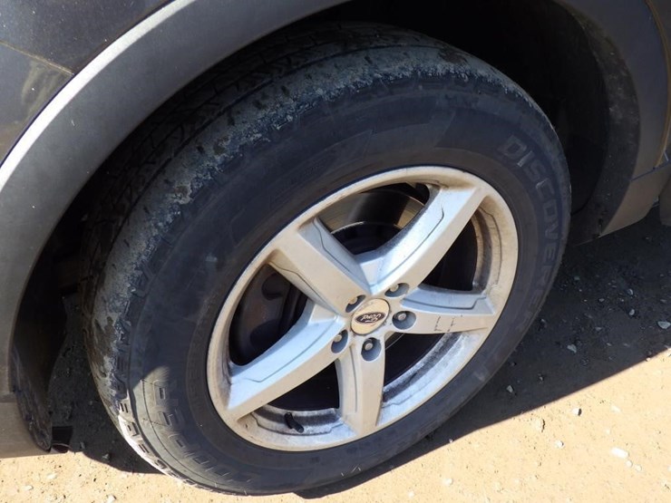 2016-ford-explorer-image-13