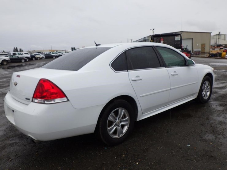 2013-chevrolet-impala-sedan-image-3