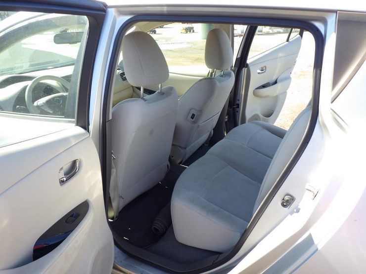 2012-nissan-leaf-sedan-image-7