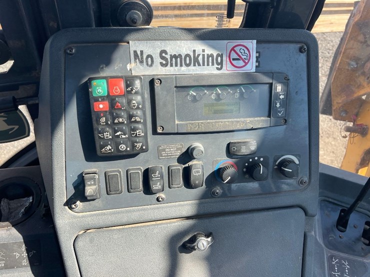 deere-410l-image-35