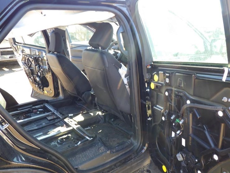 2021-ford-explorer-image-8