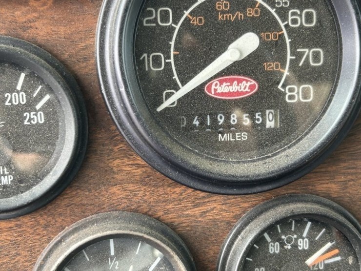 1997-peterbilt-385-image-18