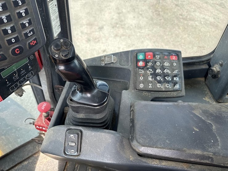 2017-deere-644k-image-27
