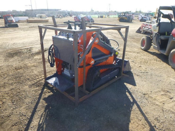 tpm-t460-skid-steer-track-loader-image-3