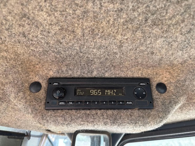 2017-deere-644k-image-26