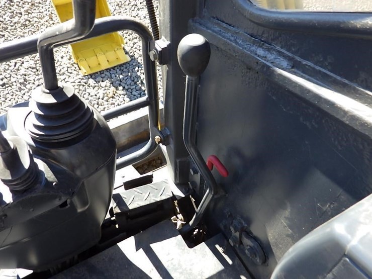 komatsu-pc12-image-20