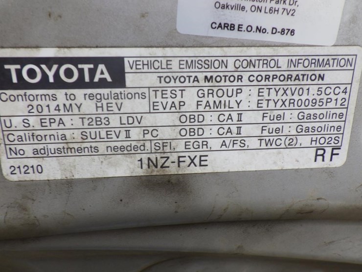 2014-toyota-prius-c-sedan-image-12