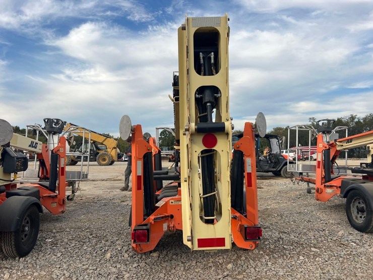2016-jlg-t350-image-3