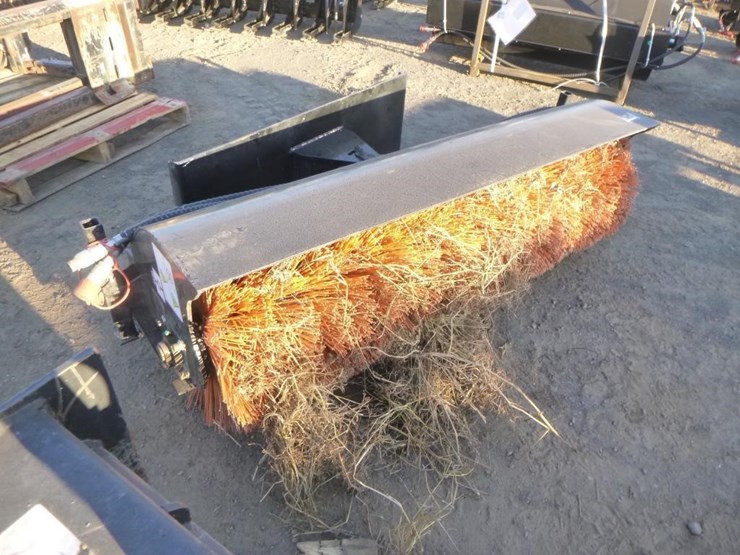 giyi-64"-skid-steer-angle-broom-image-2
