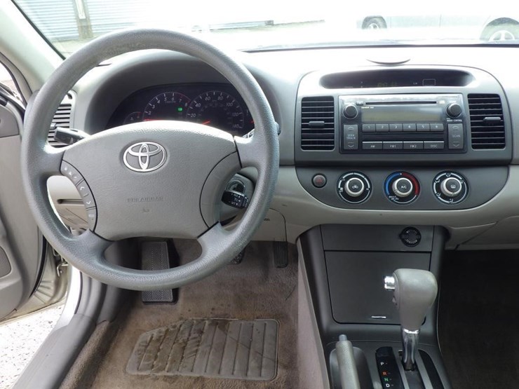 2006-toyota-camry-sedan-image-9