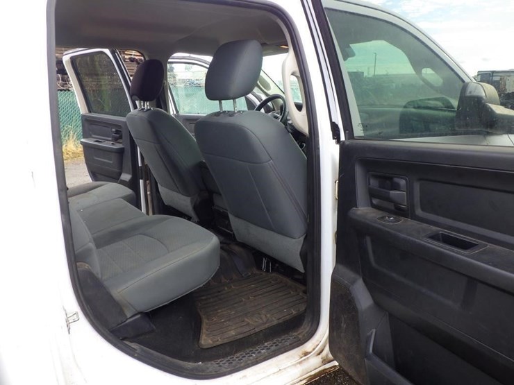 2016-ram-1500-crew-cab-pickup-turck-image-8