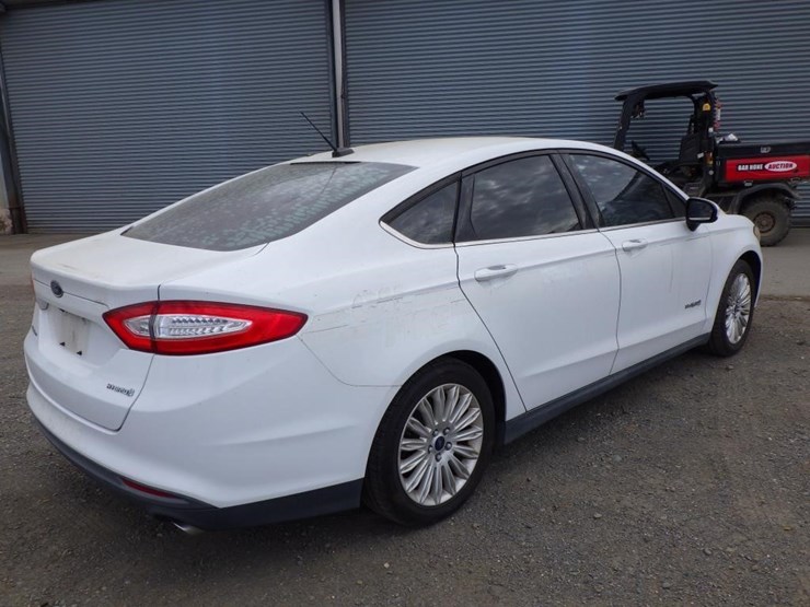 2015-ford-fusion-sedan-image-3