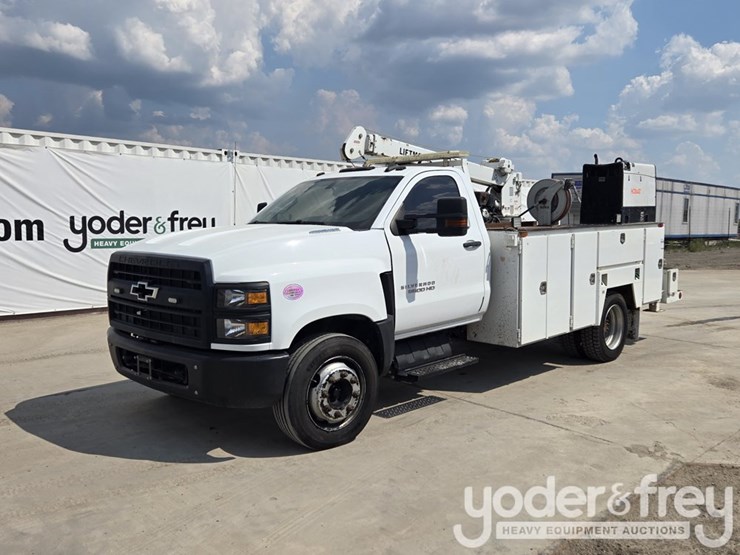 2021-chevrolet-silverado-image-1