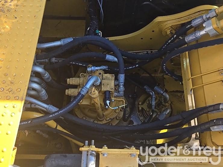 2018-caterpillar-320-image-45