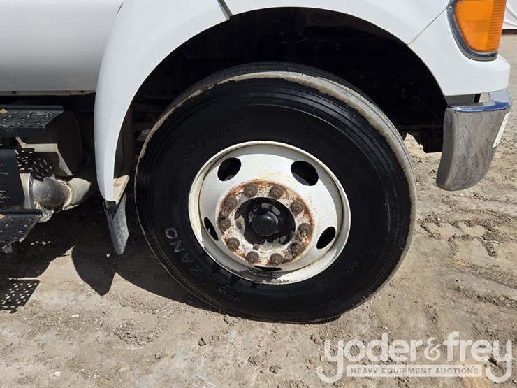 2013-ford-f750-image-23