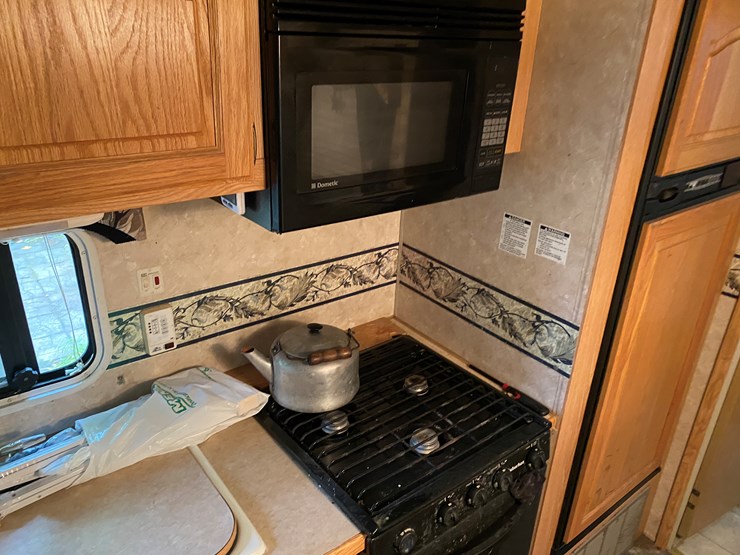 #701-•-2004-k2-incorporated-sportsman-3803-camper-(has-wi-title)-(three-lakes,-wi)-image-17
