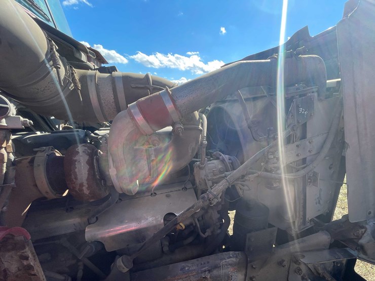 2000-mack-dm690s-image-46