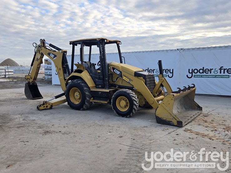 2018-caterpillar-420f2-image-7