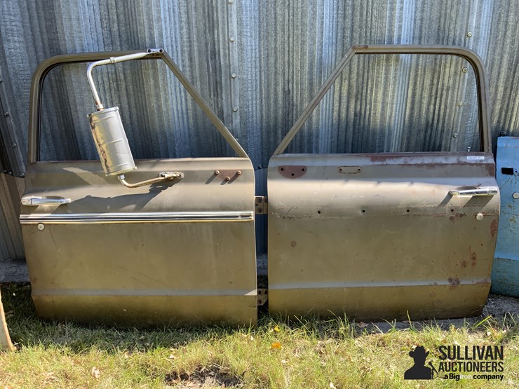 1972-chevrolet-pickup-doors-image-2