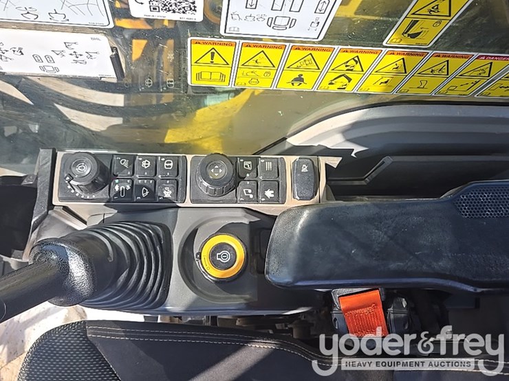 2018-caterpillar-320-image-61