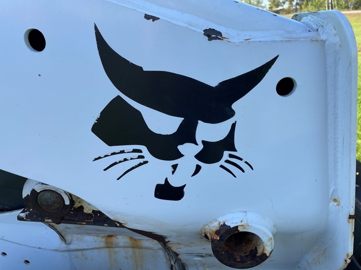 2015-bobcat-s570-image-37