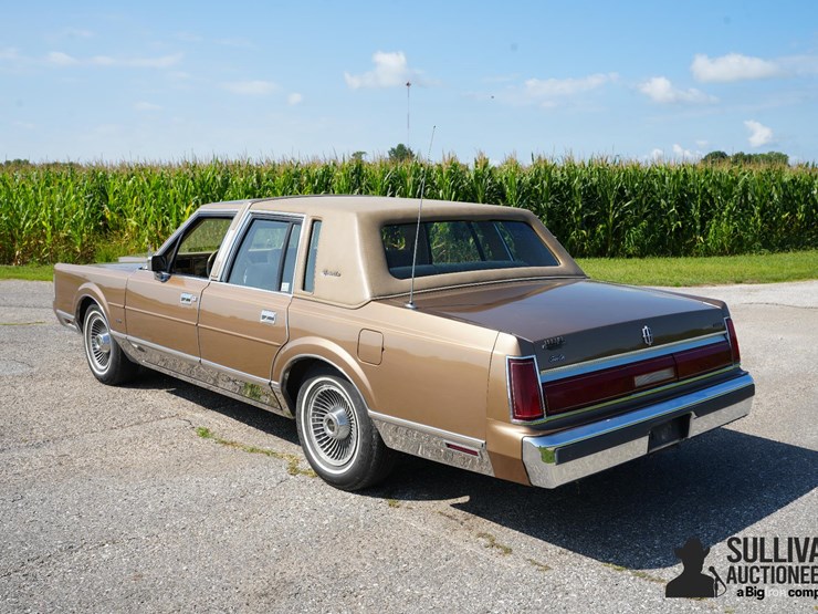 run-#141---1985-lincoln-town-car-signature-series-image-7