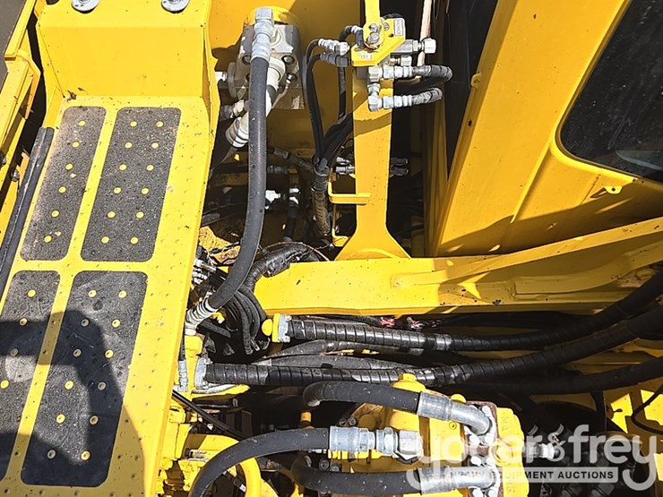 2022-komatsu-pc490-lc-11-image-47