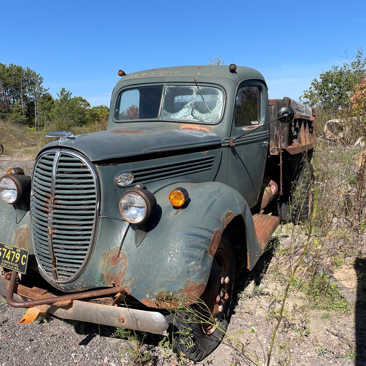 #426 • Vintage Ford 1 1/2 Ton Single Axle Dump Truck (NO TITLE) (Houghton, MI)