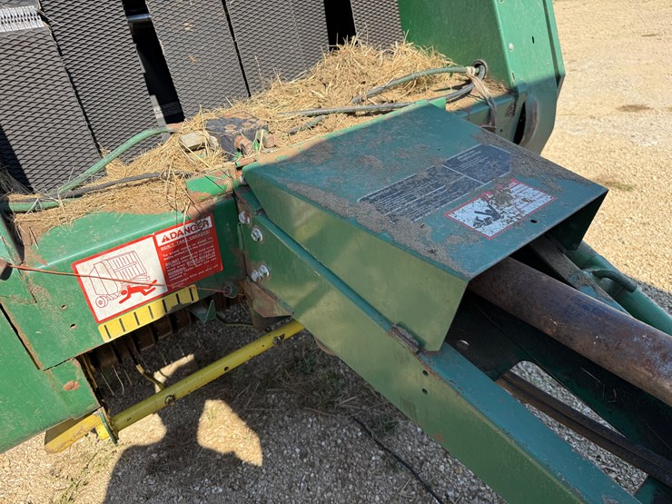 john-deere-330-image-11