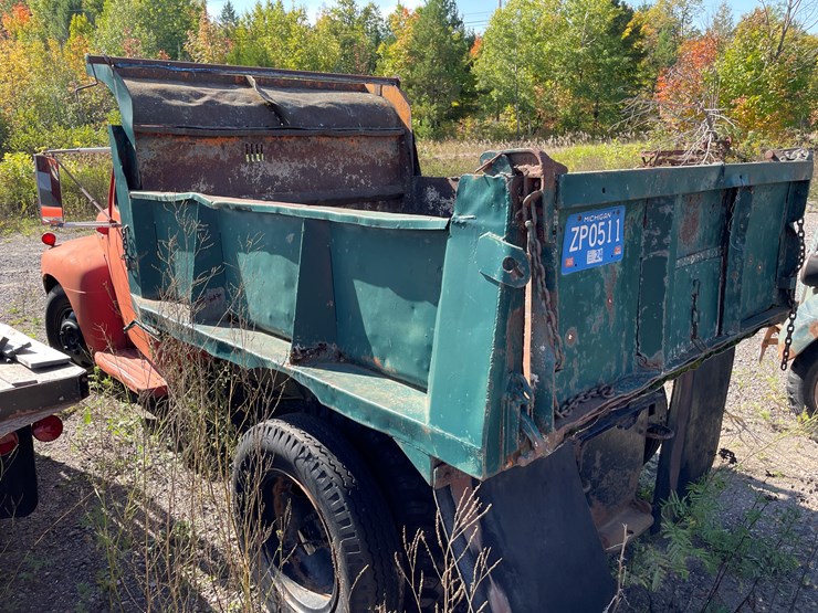#424-•-vintage-ford-1-1/2-ton-single-axle-dump-truck-(no-title)-(houghton,-mi)-image-6