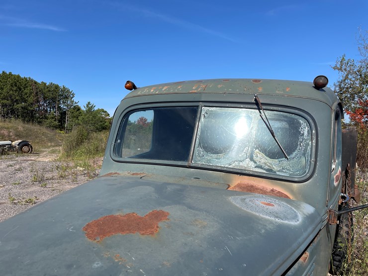 #426-•-vintage-ford-1-1/2-ton-single-axle-dump-truck-(no-title)-(houghton,-mi)-image-11