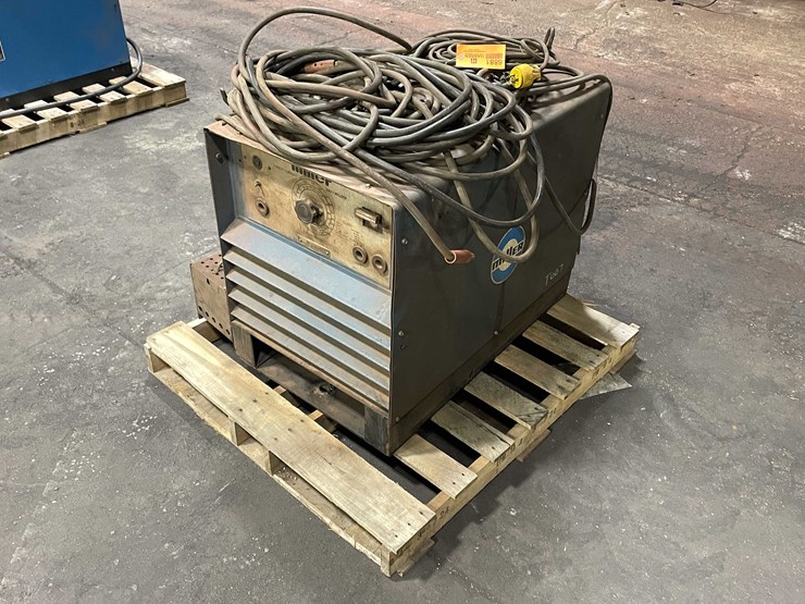 #6881-•-miller-arc-welder-(kaukauna,-wi)-image-1