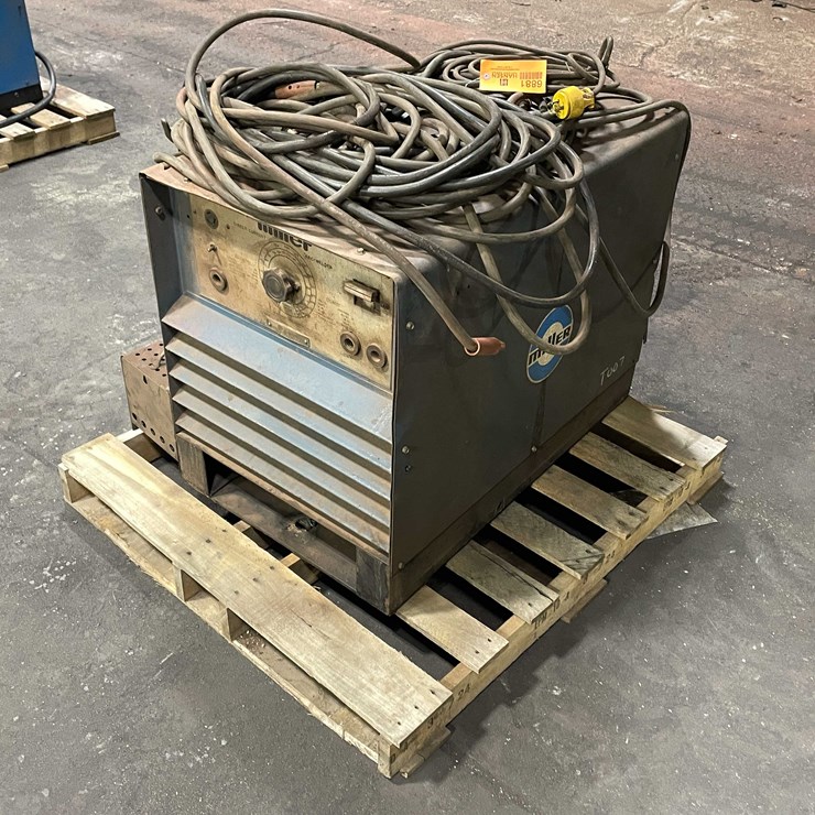 #6881 • Miller Arc-Welder (Kaukauna, WI)