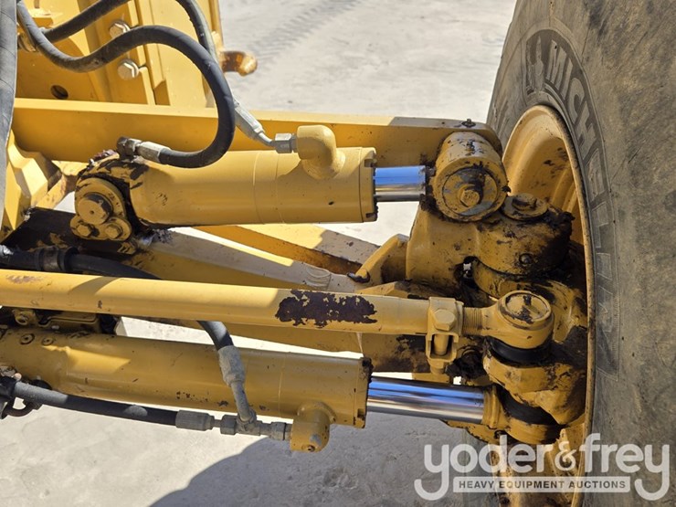 2016-caterpillar-12m3-image-19