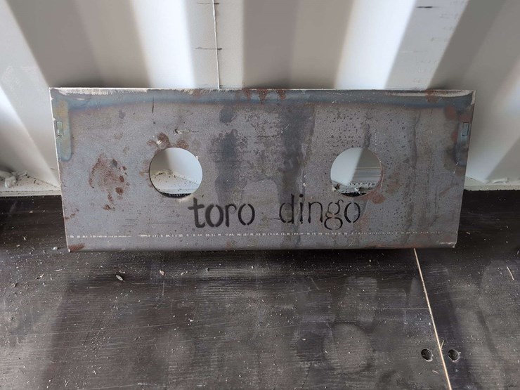 (1)-toro-dingo---mini-skid-steer-plate-image-1