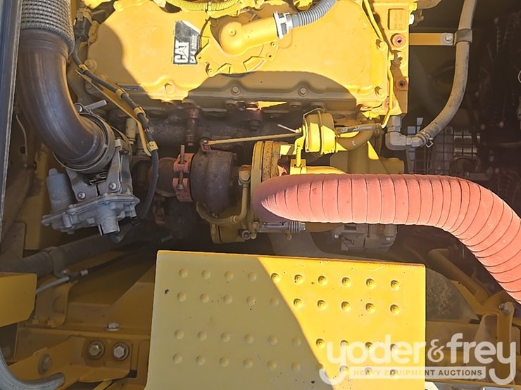 2018-caterpillar-320-image-53