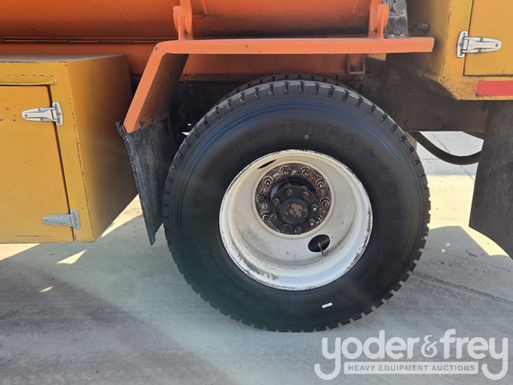 2008-peterbilt-335-image-117