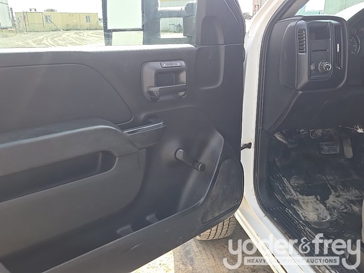 2016-chevrolet-silverado-image-37