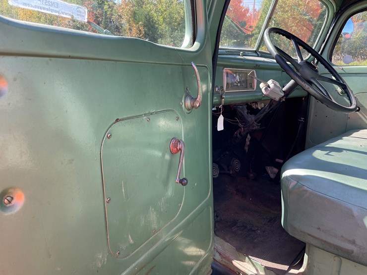 #422-•-1947-ford-1-1/2-ton-stake/flatbed-truck-(has-mi-title)-(houghton,-mi)-image-37