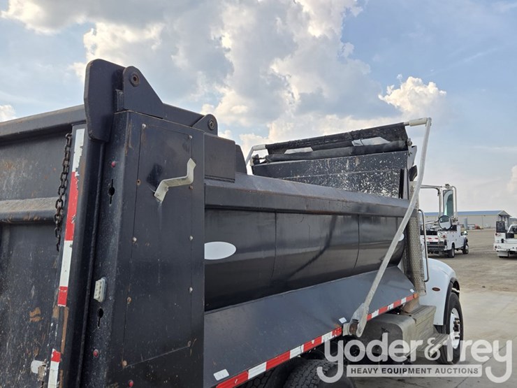 2018-peterbilt-348-image-46