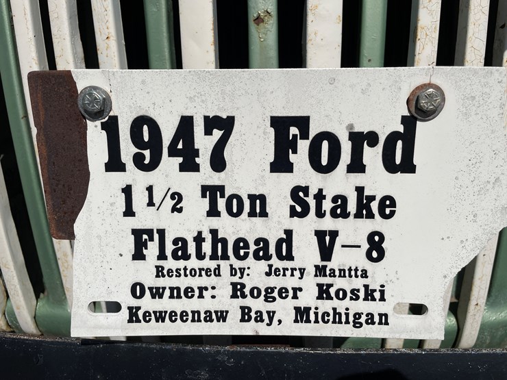 #422-•-1947-ford-1-1/2-ton-stake/flatbed-truck-(has-mi-title)-(houghton,-mi)-image-9