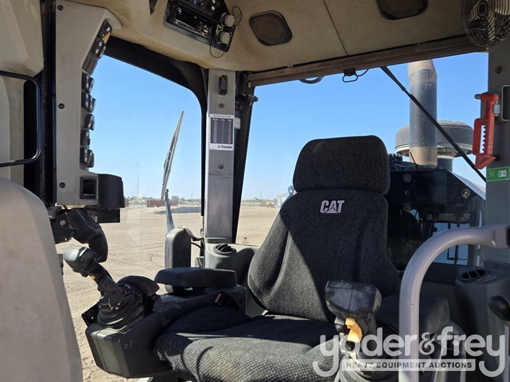 2016-caterpillar-12m3-image-72